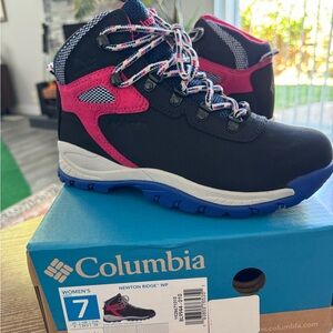 Women’s Columbia Sportswear Newton Ridge Waterproof. Size 7